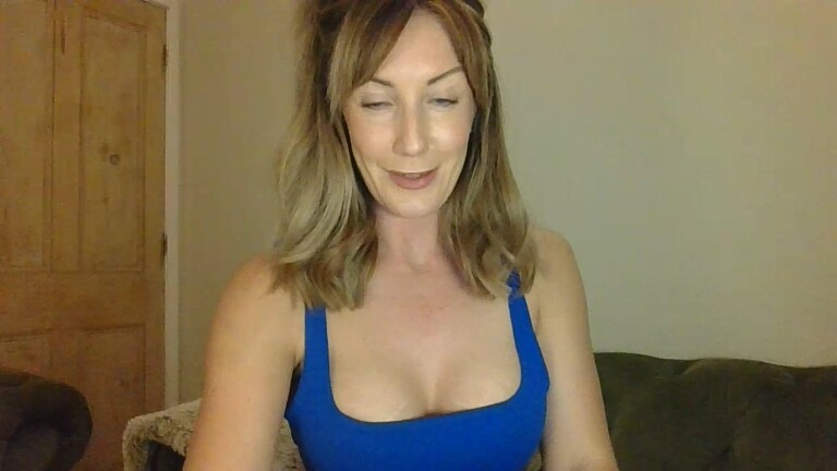 JoanieOakley21's Streamate show and profile