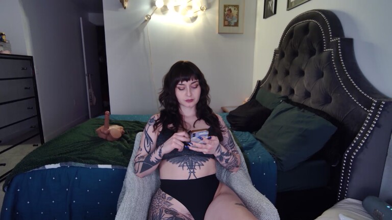 QueenAvaline's Streamate show and profile