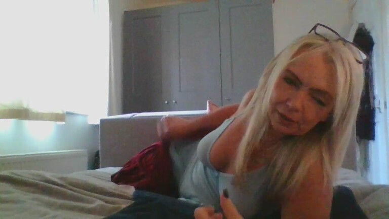 Elly49's Streamate show and profile