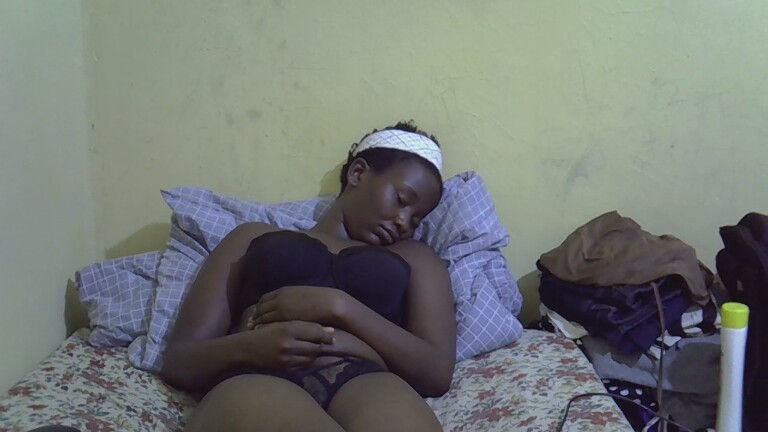 Petitebeby19's Streamate show and profile