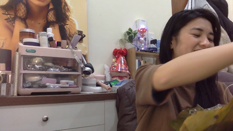 LyLy_94's Streamate show and profile